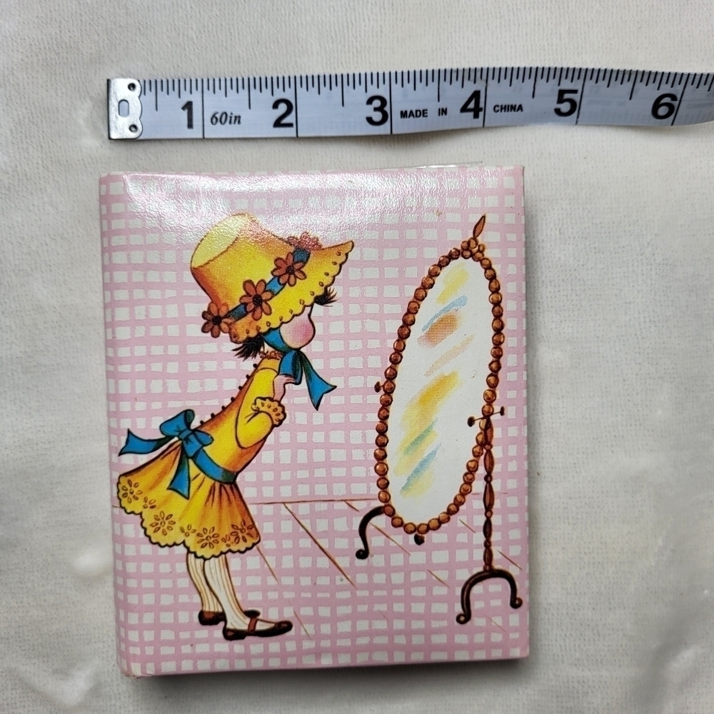 Vintage Mini Photo Album. Pink with Girl looking into a mirror. - Picture 5 of 5
